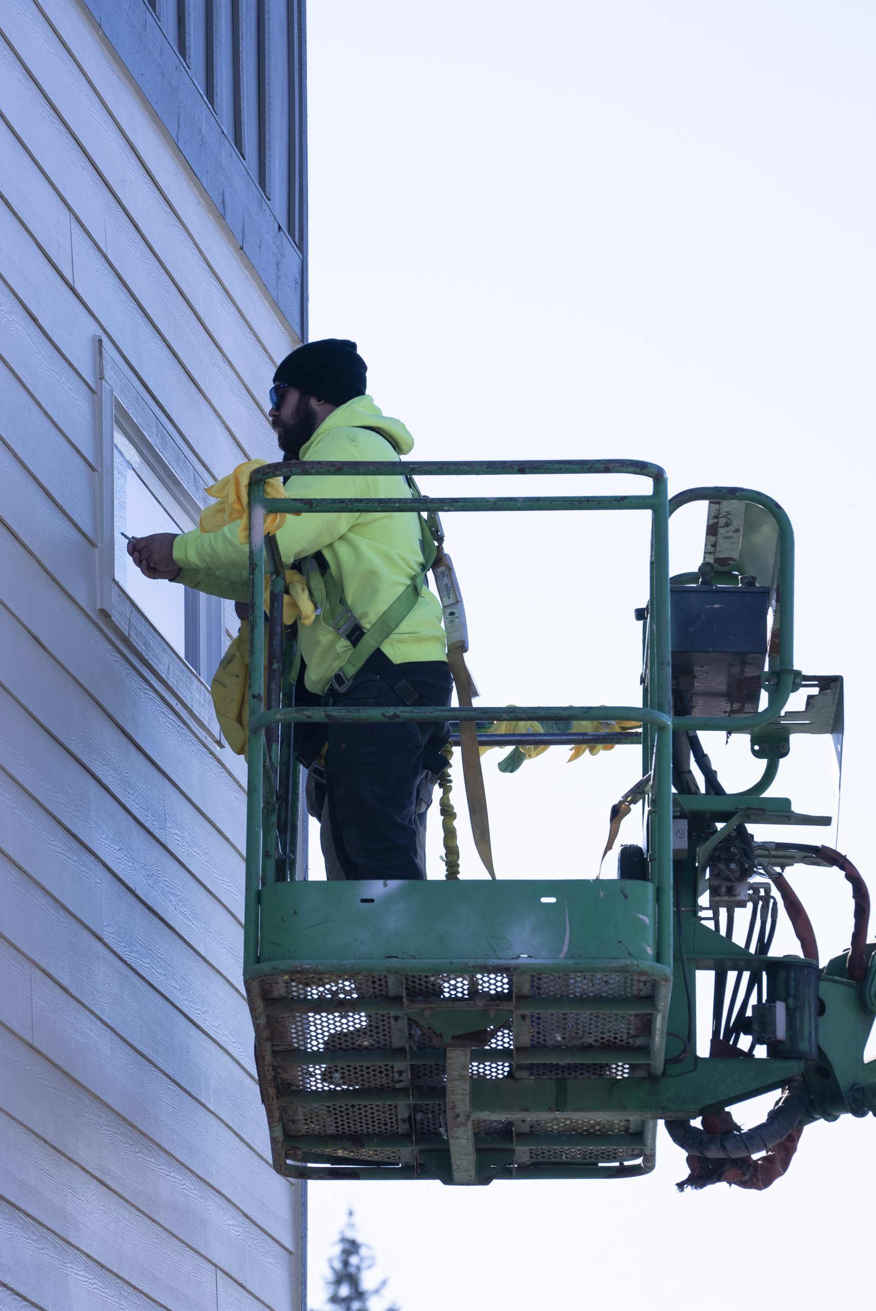 exterior window cleaning on lift  